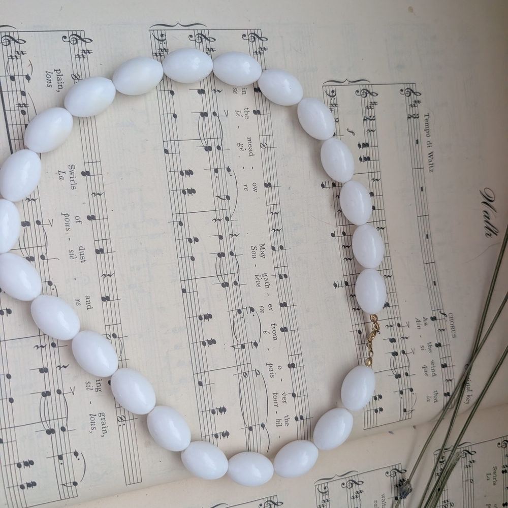 Vintage White Beaded Necklace - Picture 8 of 8